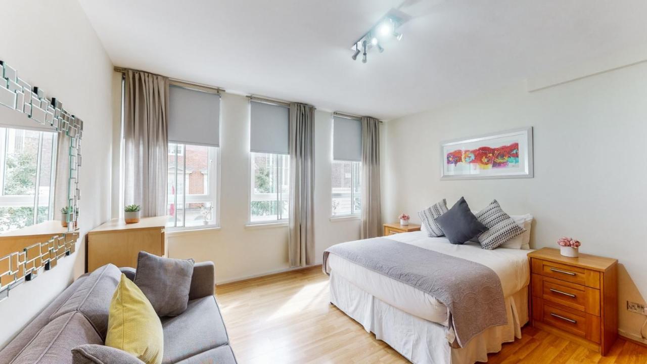 Baker Street Apartment *