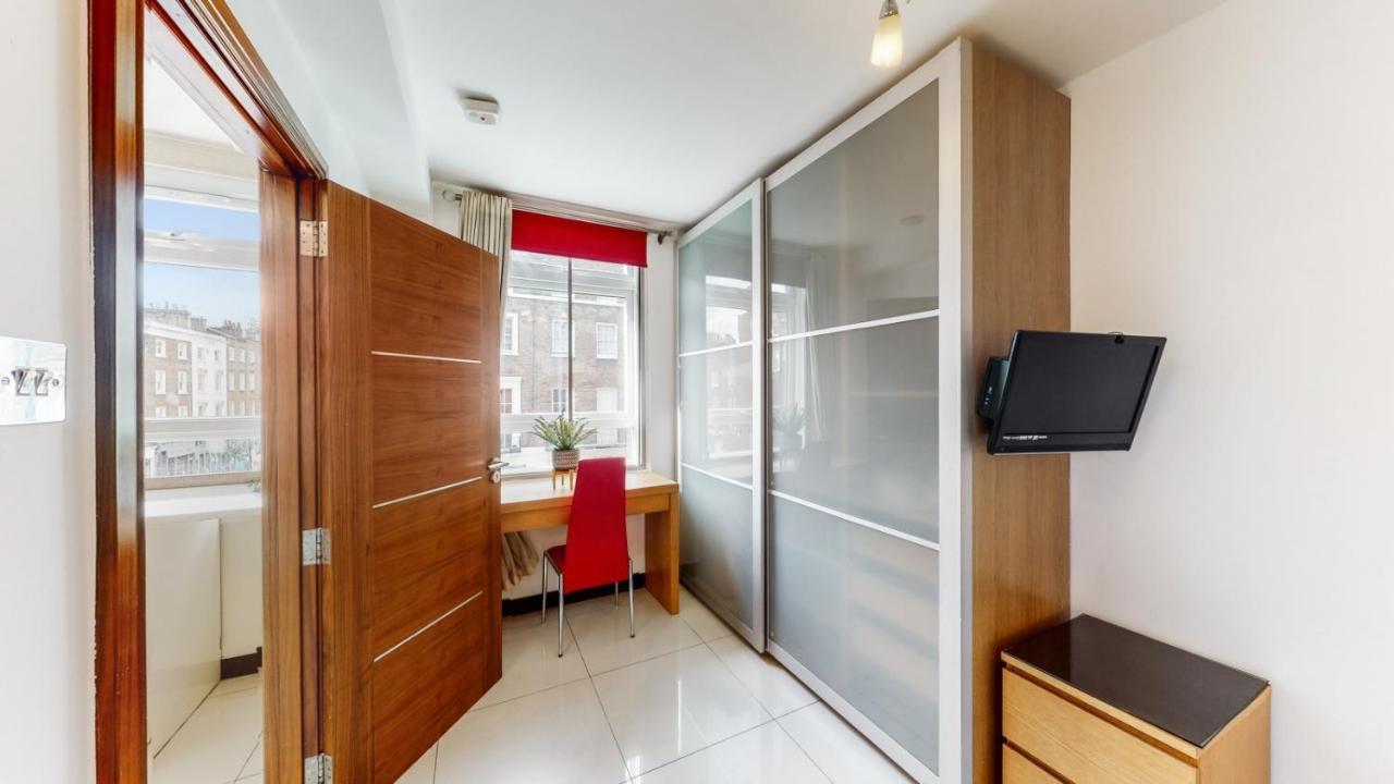 Baker Street Apartment *